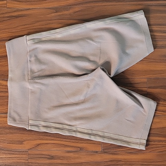 Adidas high waisted biker shorts Size S - Picture 9 of 9